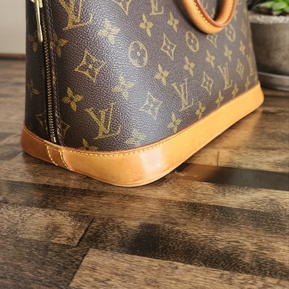 Louis Vuitton Alma Monogram - Picture 5 of 15